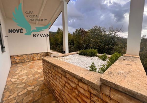 Na predaj dom prvý rad na mori s výhľadom na more v Chorvátsku