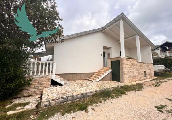 Na predaj dom prvý rad na mori s výhľadom na more v Chorvátsku