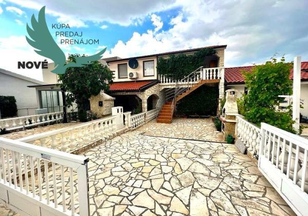 Predaj dom len 60m od mora s výhľadom na more v Chorvátsku