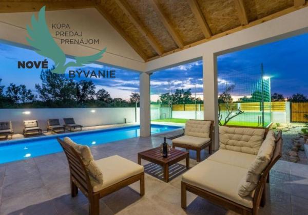 Luxusná novostavba vila s bazénom blízko mora v Chorvátsku v Zatone