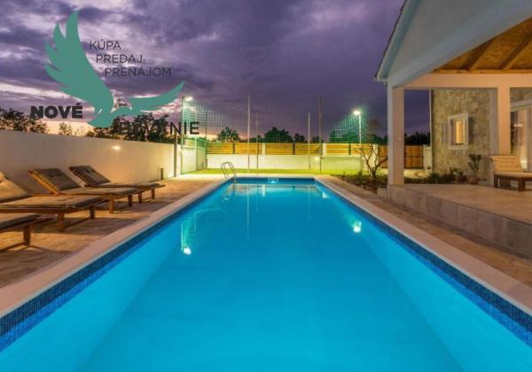 Luxusná novostavba vila s bazénom blízko mora v Chorvátsku v Zatone