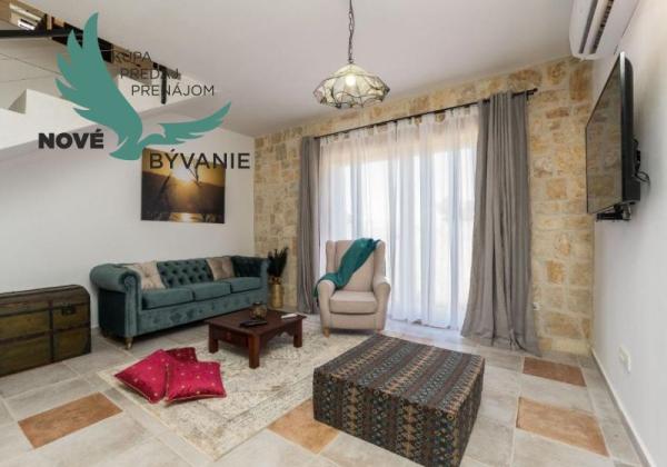 Luxusná novostavba vila s bazénom blízko mora v Chorvátsku v Zatone