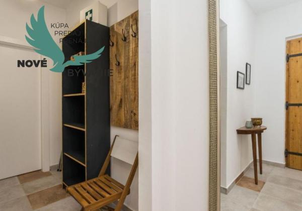 Luxusná novostavba vila s bazénom blízko mora v Chorvátsku v Zatone