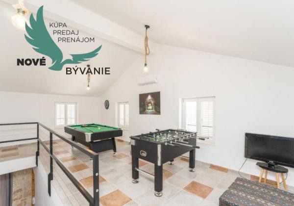 Luxusná novostavba vila s bazénom blízko mora v Chorvátsku v Zatone