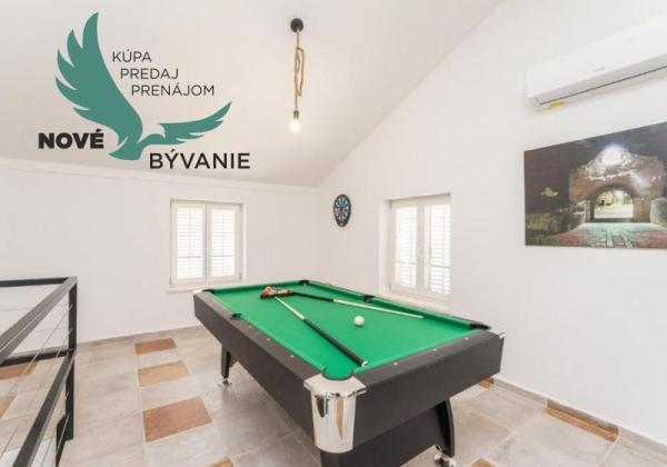 Luxusná novostavba vila s bazénom blízko mora v Chorvátsku v Zatone