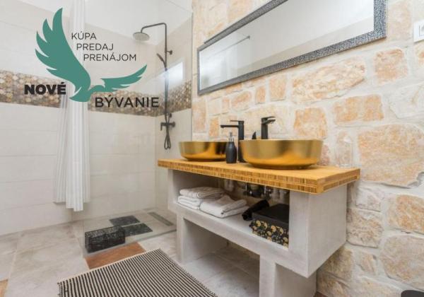 Luxusná novostavba vila s bazénom blízko mora v Chorvátsku v Zatone