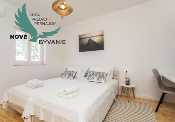 Luxusná novostavba vila s bazénom blízko mora v Chorvátsku v Zatone