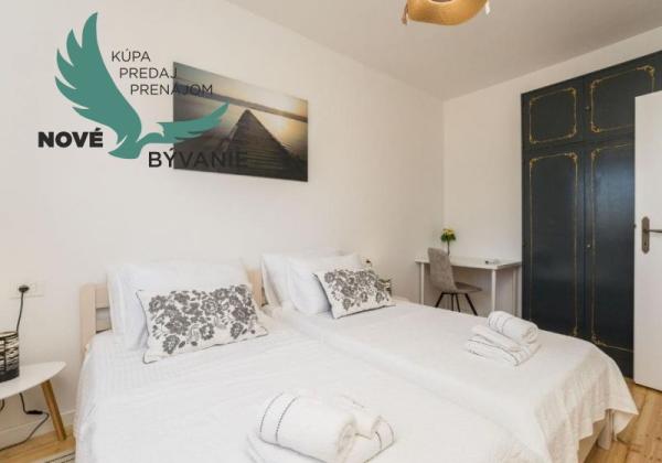 Luxusná novostavba vila s bazénom blízko mora v Chorvátsku v Zatone