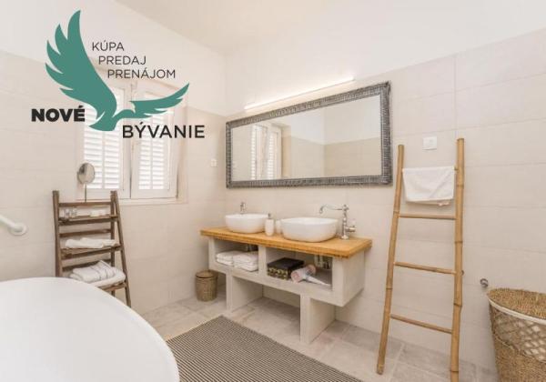 Luxusná novostavba vila s bazénom blízko mora v Chorvátsku v Zatone