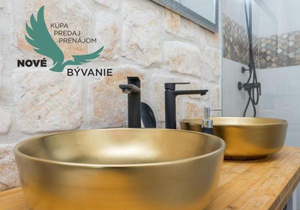 Luxusná novostavba vila s bazénom blízko mora v Chorvátsku v Zatone