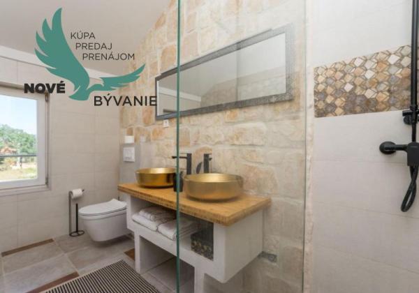 Luxusná novostavba vila s bazénom blízko mora v Chorvátsku v Zatone