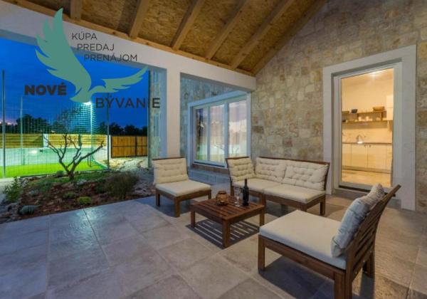 Luxusná novostavba vila s bazénom blízko mora v Chorvátsku v Zatone