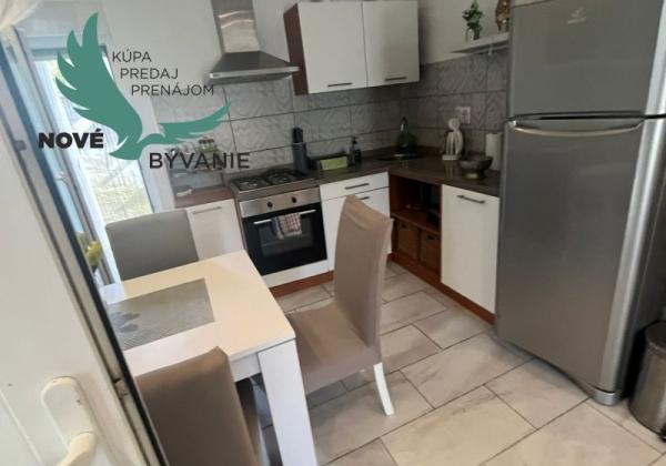 Dom 2x apartmán blízko mora v Chorvátsku na ostrove Vir