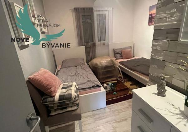 Dom 2x apartmán blízko mora v Chorvátsku na ostrove Vir