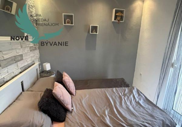 Dom 2x apartmán blízko mora v Chorvátsku na ostrove Vir