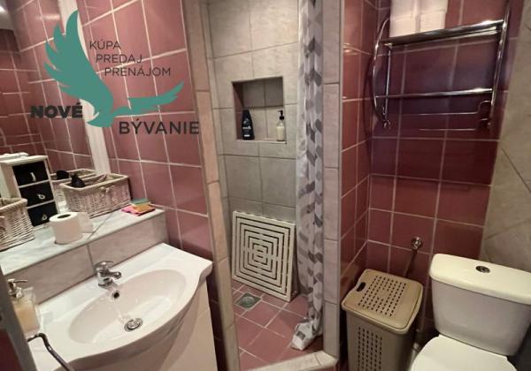 Dom 2x apartmán blízko mora v Chorvátsku na ostrove Vir