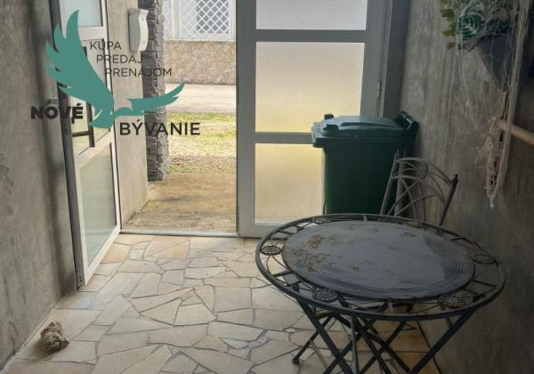 Dom 2x apartmán blízko mora v Chorvátsku na ostrove Vir