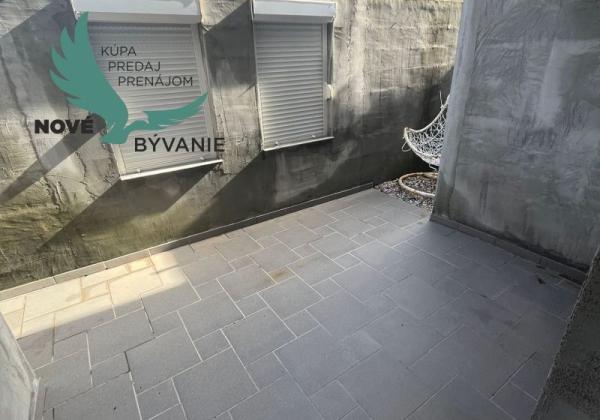 Dom 2x apartmán blízko mora v Chorvátsku na ostrove Vir