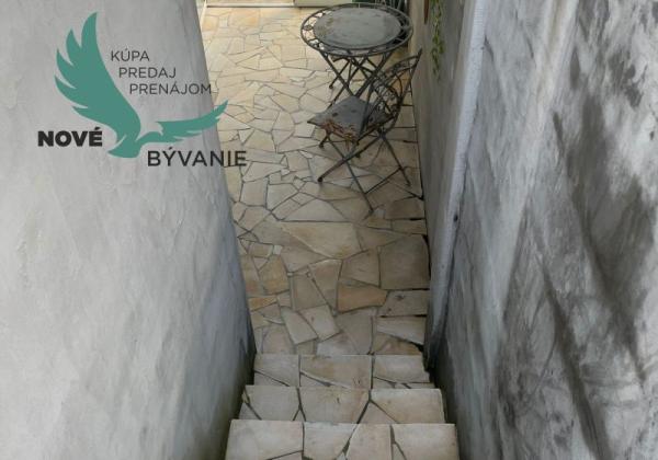 Dom 2x apartmán blízko mora v Chorvátsku na ostrove Vir