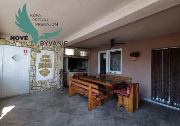 Dom 3x apartmán blízko mora v Chorvátsku, zabehnutý prenájom