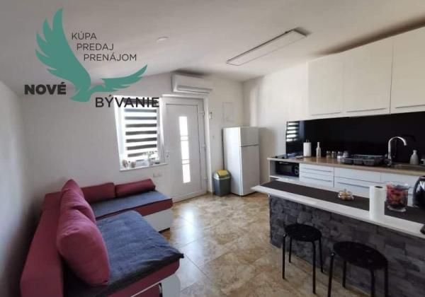 Dom 3x apartmán blízko mora v Chorvátsku, zabehnutý prenájom