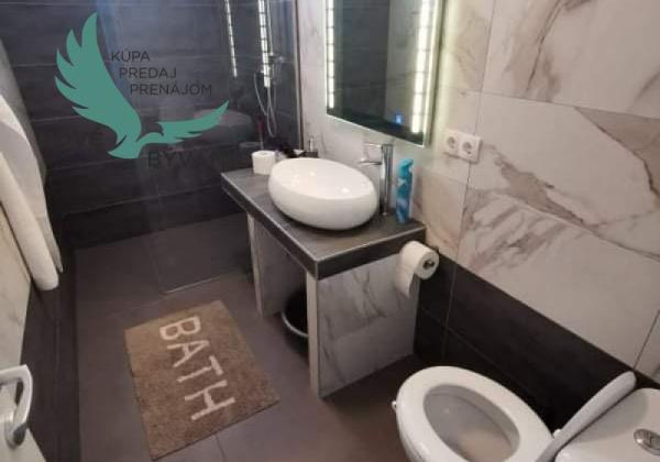 Dom 3x apartmán blízko mora v Chorvátsku, zabehnutý prenájom