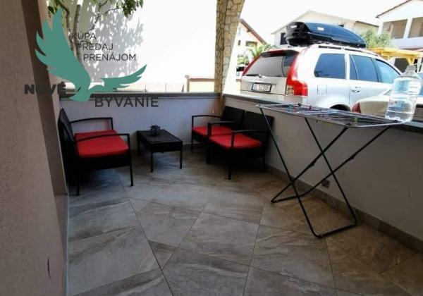 Dom 3x apartmán blízko mora v Chorvátsku, zabehnutý prenájom