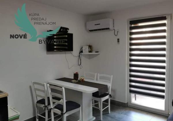 Dom 3x apartmán blízko mora v Chorvátsku, zabehnutý prenájom