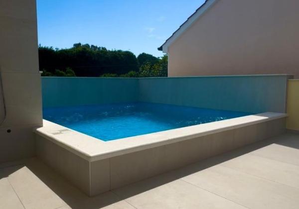 Na predaj vila s bazénom a výhľadom na more v Chorvátsku - Petrčane