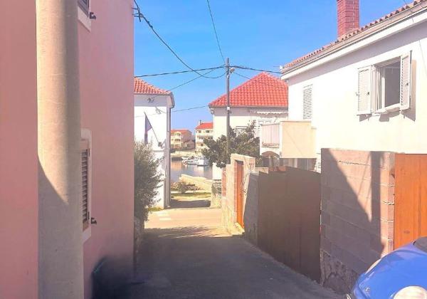 Na predaj vila s bazénom a výhľadom na more v Chorvátsku - Petrčane