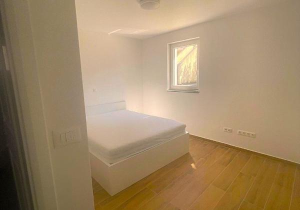 Na predaj vila s bazénom a výhľadom na more v Chorvátsku - Petrčane