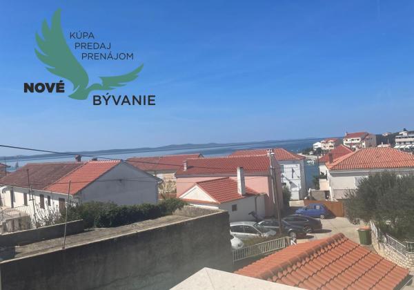 Na predaj vila s bazénom a výhľadom na more v Chorvátsku - Petrčane