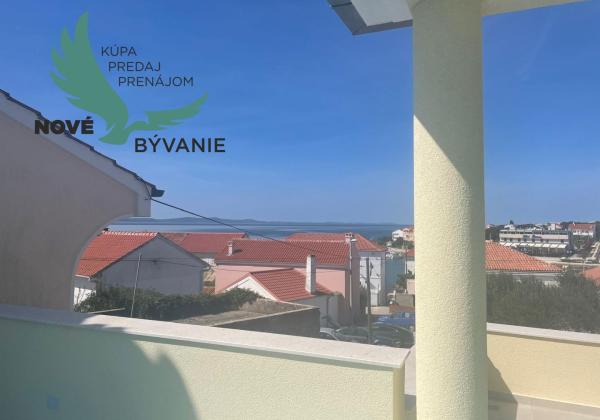 Na predaj vila s bazénom a výhľadom na more v Chorvátsku - Petrčane