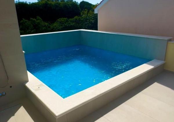 Na predaj vila s bazénom a výhľadom na more v Chorvátsku - Petrčane