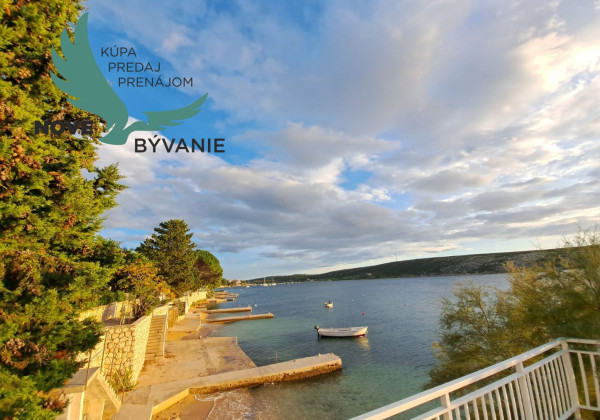 Predaj apartmán so záhradou, blízko pieskovej pláže, Chorvátsko - Pag