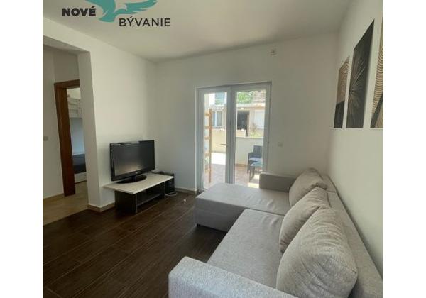 Predaj apartmán so záhradou, blízko pieskovej pláže, Chorvátsko - Pag