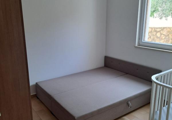 Predaj apartmán so záhradou, blízko pieskovej pláže, Chorvátsko - Pag