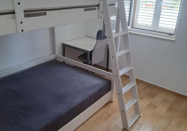 Predaj apartmán so záhradou, blízko pieskovej pláže, Chorvátsko - Pag