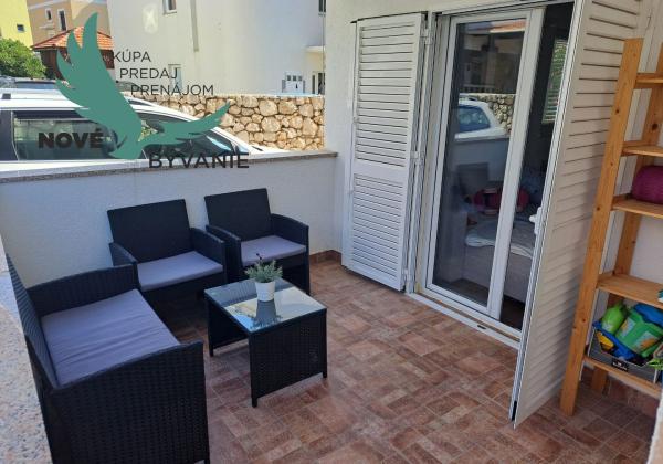 Predaj apartmán so záhradou, blízko pieskovej pláže, Chorvátsko - Pag