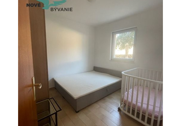 Predaj apartmán so záhradou, blízko pieskovej pláže, Chorvátsko - Pag