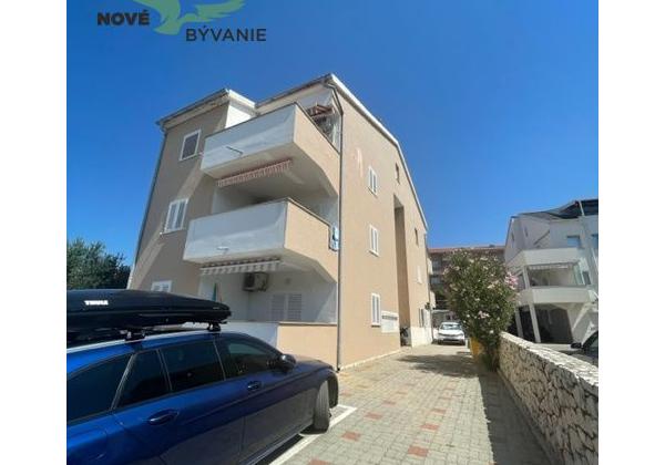 Predaj apartmán so záhradou, blízko pieskovej pláže, Chorvátsko - Pag