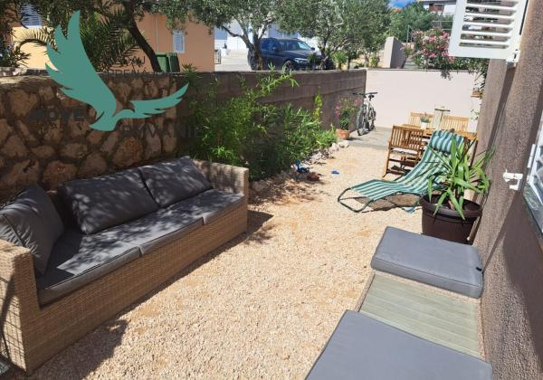 Predaj apartmán so záhradou, blízko pieskovej pláže, Chorvátsko - Pag