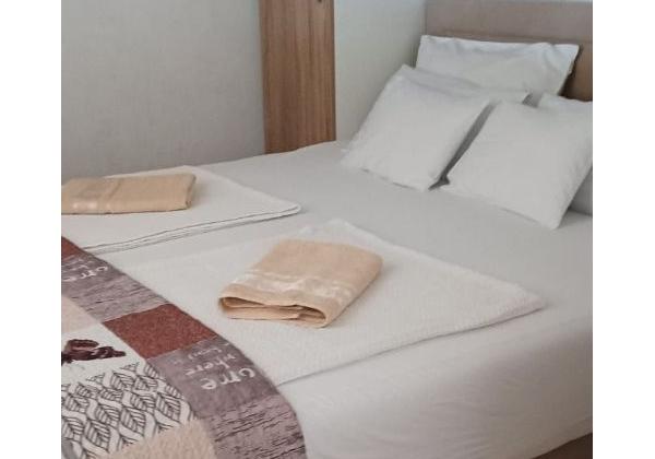 Dom v prvej rade od mora 2x apartmán s výhľadom na more a stavebným pozemkom,Jedinečná ponuka v Chorvátsku