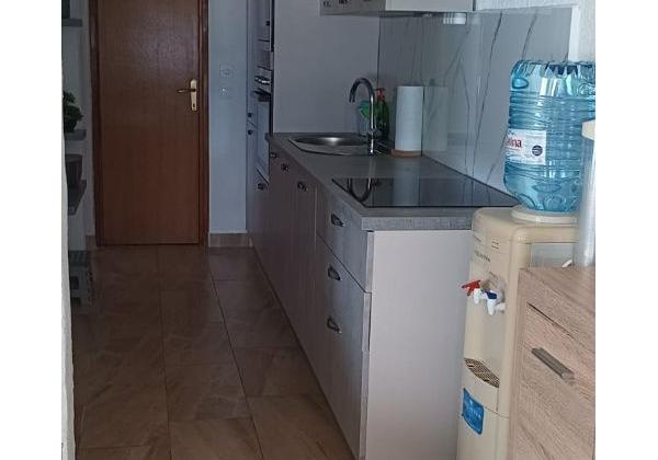 Dom v prvej rade od mora 2x apartmán s výhľadom na more a stavebným pozemkom,Jedinečná ponuka v Chorvátsku