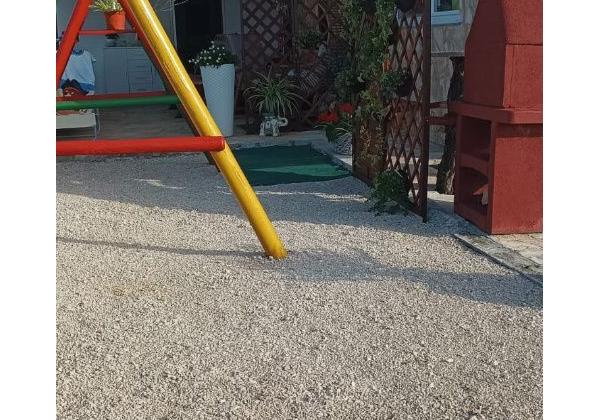 Dom v prvej rade od mora 2x apartmán s výhľadom na more a stavebným pozemkom,Jedinečná ponuka v Chorvátsku