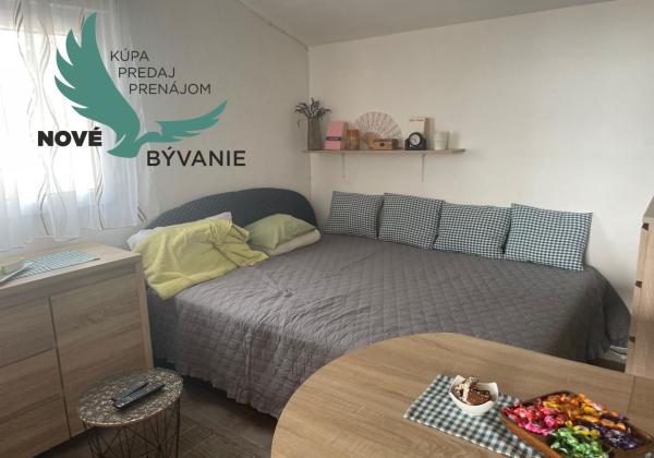 Dom v prvej rade od mora 2x apartmán s výhľadom na more a stavebným pozemkom,Jedinečná ponuka v Chorvátsku