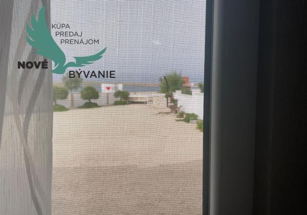 Dom v prvej rade od mora 2x apartmán s výhľadom na more a stavebným pozemkom,Jedinečná ponuka v Chorvátsku