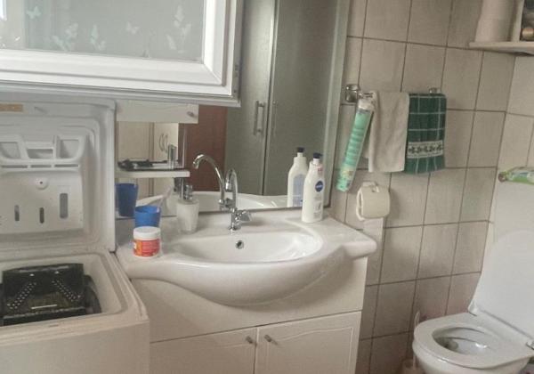 Dom v prvej rade od mora 2x apartmán s výhľadom na more a stavebným pozemkom,Jedinečná ponuka v Chorvátsku