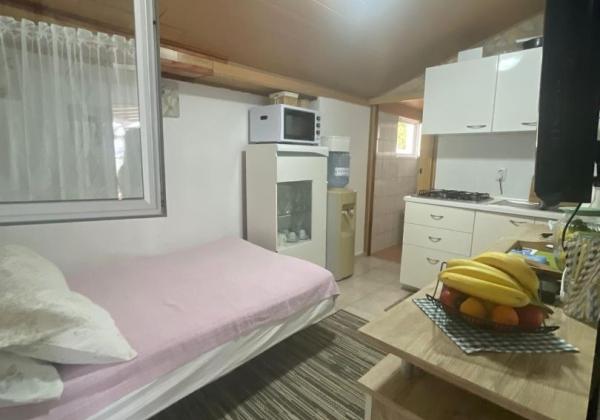 Dom v prvej rade od mora 2x apartmán s výhľadom na more a stavebným pozemkom,Jedinečná ponuka v Chorvátsku