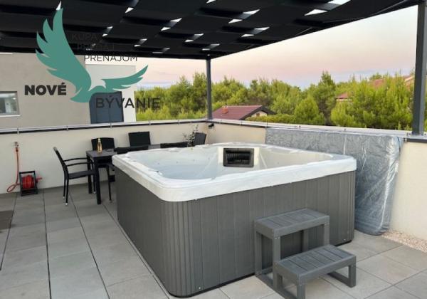 Chorvátsko - Apartmán so strešnou terasou